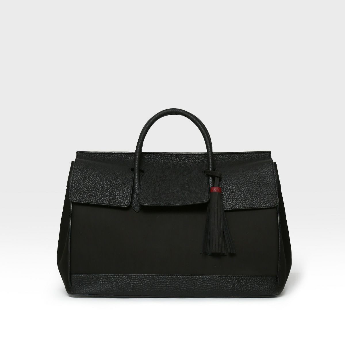 オストロ2 Sサイズヌバックの正面（ブラック）